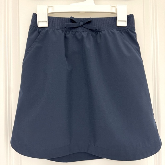 Cat & Jack Girls’ Performance Uniform Skort Navy 8 - Picture 2 of 3